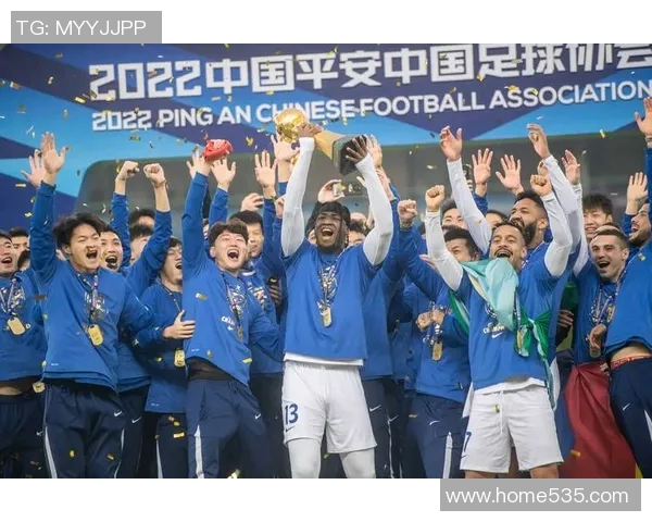 武汉足球队灵活性变革引发热议探索新战术与团队协作的未来发展 武汉足球队灵活性变革引发热议探索新战术与团队协作的未来发展