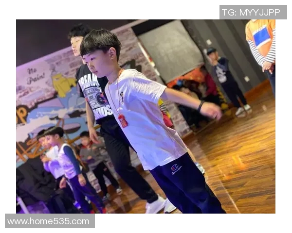 街舞战术解析上海街舞队的区域防守策略与实践探讨