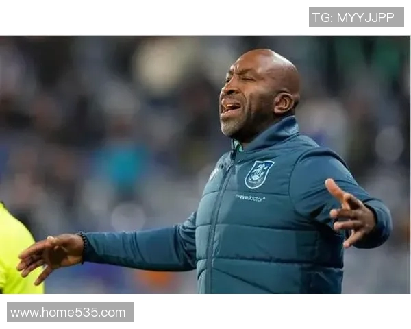 哈德斯菲尔德与利兹联激战正酣谁能在这场对决中笑到最后