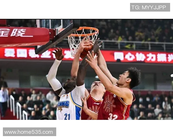 山西男篮与江苏男篮激战正酣谁能在这场对决中笑到最后 山西男篮与江苏男篮激战正酣谁能在这场对决中笑到最后