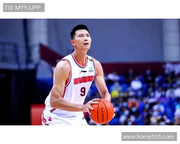 易建联：从篮球场上的传奇到中国体育的标志性人物的成长历程与未来展望