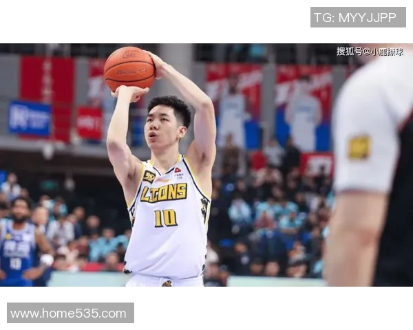 朱俊龙：从青涩少年到篮球场上的璀璨明星之路探索与成长的故事