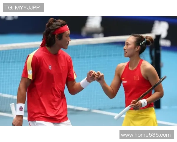 重庆羽毛球队在联合会杯中的灵活性表现引发热议与期待 重庆羽毛球队在联合会杯中的灵活性表现引发热议与期待