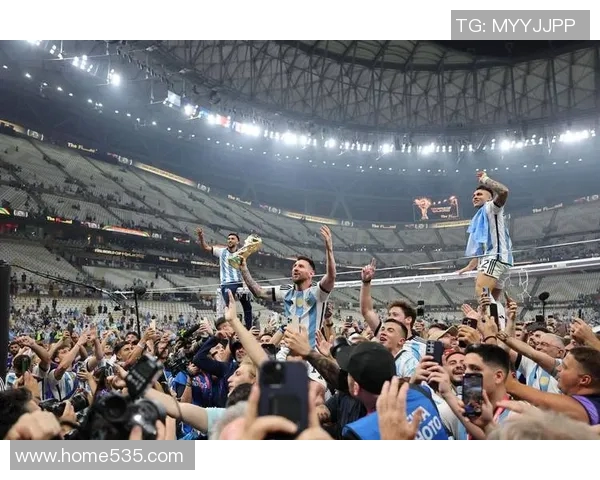 卡塔尔与捷克足球队激战正酣谁能在友谊赛中笑到最后